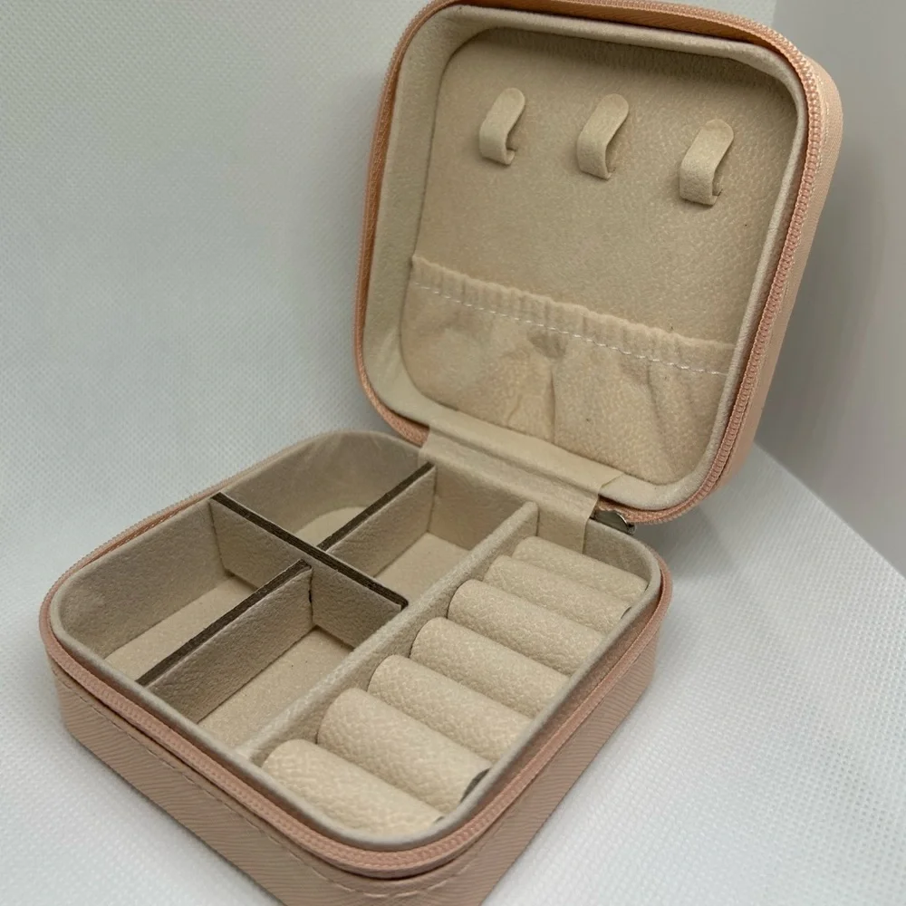 Pink‎ Jewelry Organizer